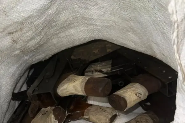 The Mossos locate a Porsche on the AP-7 with a dozen AK-74s in the trunk
