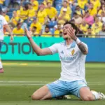 El Real Zaragoza desciende a Primera RFEF y desaparece del fútbol profesional tras 77 años