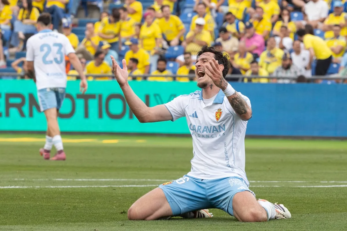 El Real Zaragoza desciende a Primera RFEF y desaparece del fútbol profesional tras 77 años