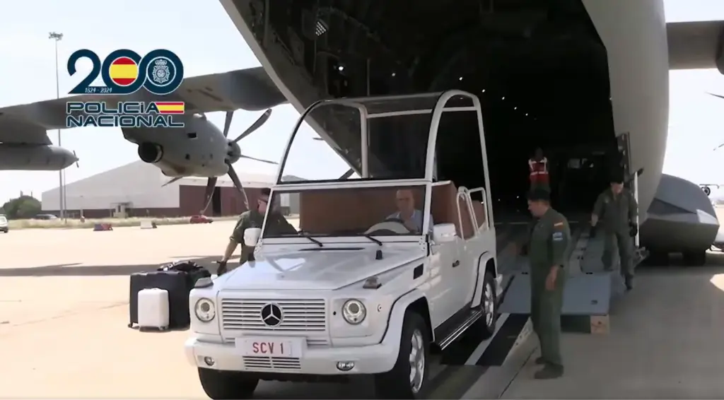 The popemobiles with which Leo XIV will travel during his visit arrive in Spain