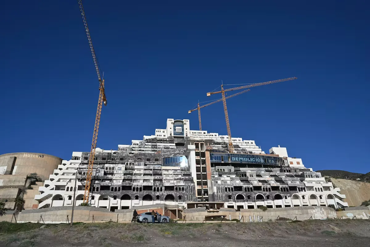 The Advisory Council paves the way to demolish El Algarrobico 20 years after its suspension
