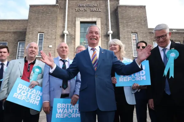 The far right grows strongly and Labour collapses, according to the first results of the local elections in England