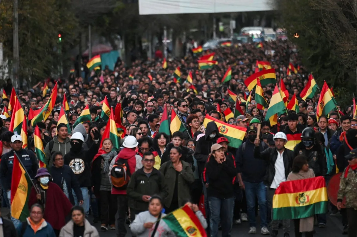 Chile sends humanitarian aid to Bolivia amid shortages due to protests in La Paz