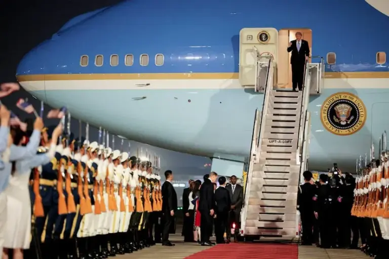 Xi Jinping warns Donald Trump that relations between China and the US depend on Taiwan