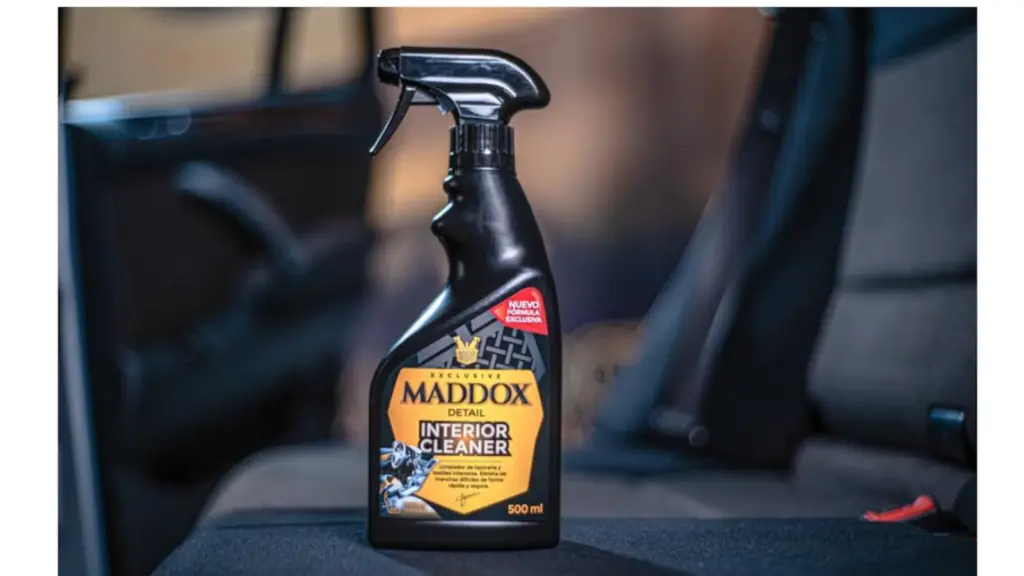 Este es el limpiador de tapicerías para el coche que arrasa en Amazon y su precio no supera los 12 euros