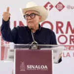 Sí está solo