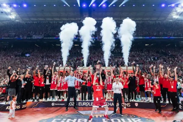 Olympiacos defeats a heroic Madrid in a thrilling final and wins the Euroleague