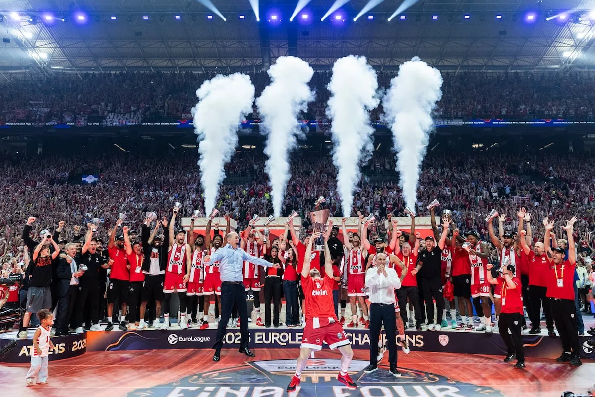 Olympiacos defeats a heroic Madrid in a thrilling final and wins the Euroleague