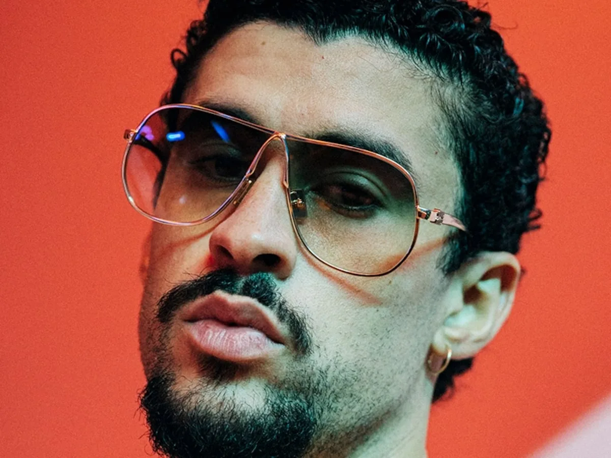 Bad Bunny lands in Barcelona and his fans have already spotted him on Passeig de Gràcia