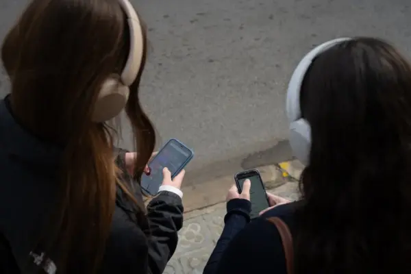 The Ombudsman calls on administrations to explain how they protect minors from the "extreme danger" of social networks
