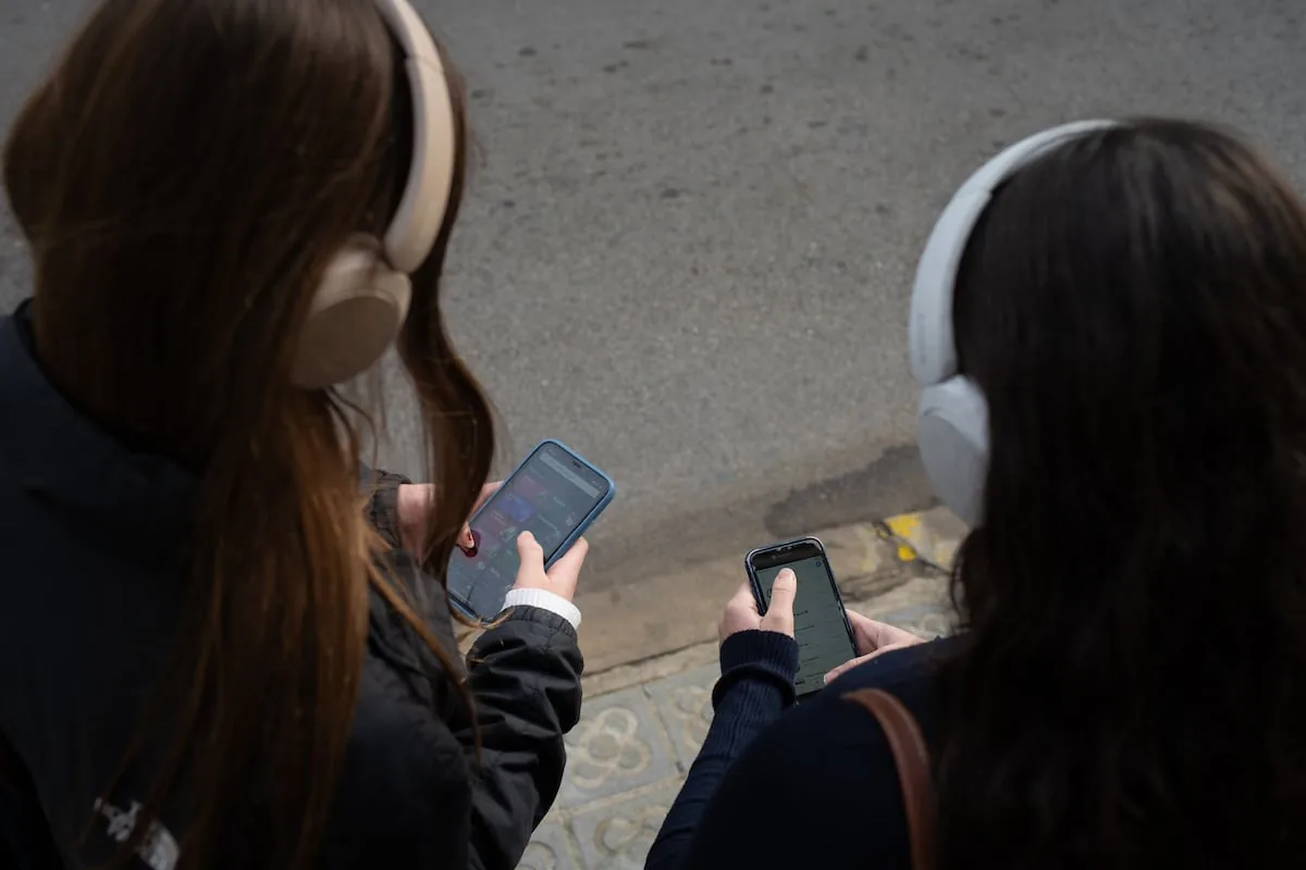 The Ombudsman calls on administrations to explain how they protect minors from the "extreme danger" of social networks