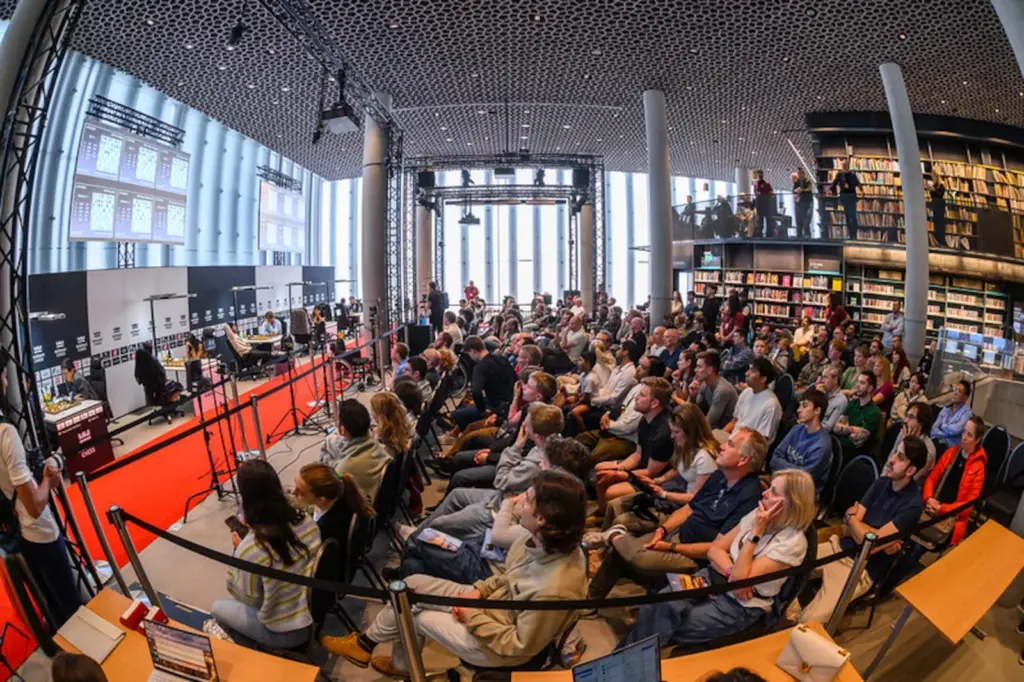 Firouzja tumbles Carlsen with a horizontal leg in the Norway Chess tournament