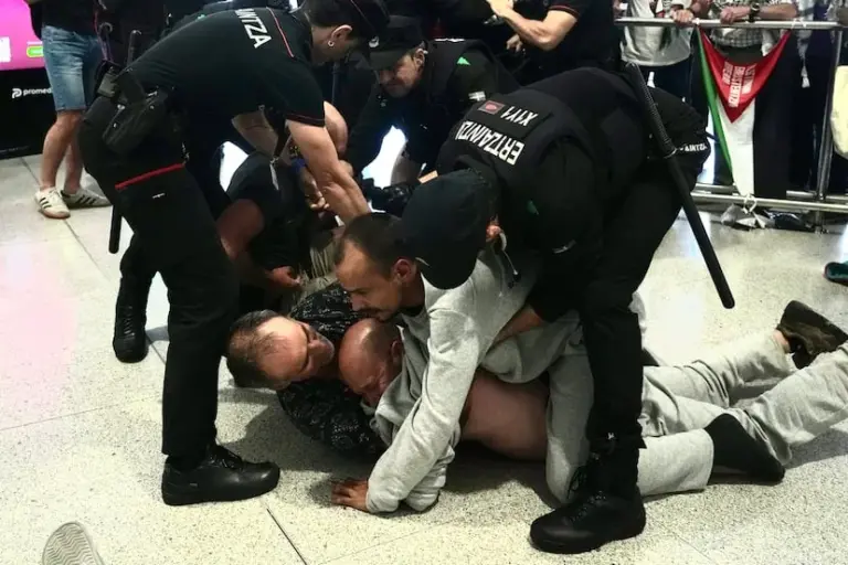 Four arrested in the incidents that occurred at Bilbao airport upon the arrival of the Flotilla activists