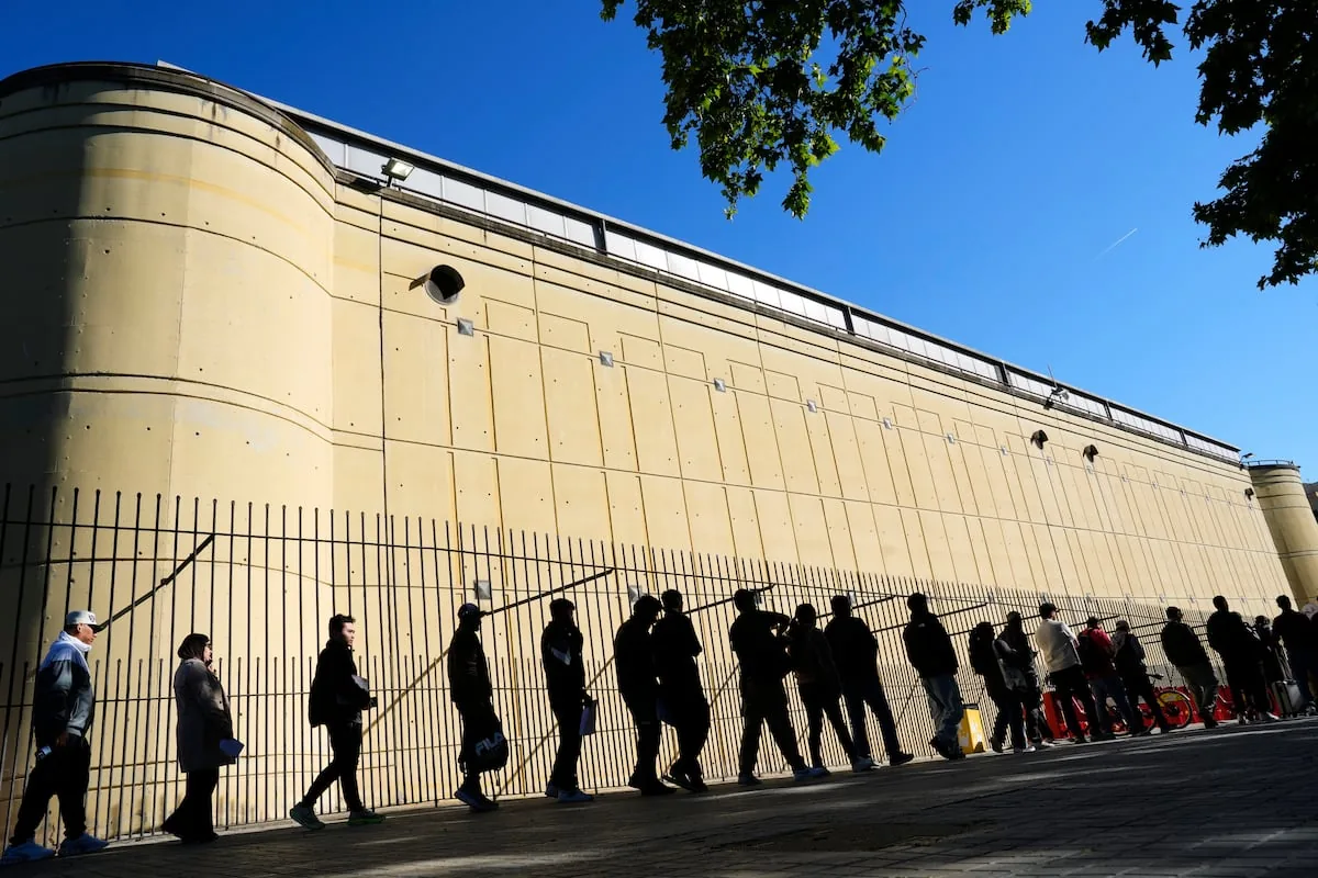Barcelona assists more than 47,000 immigrants since the start of the regularization
