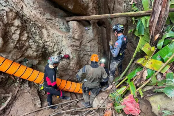 Five of the seven people trapped in a cave in Laos a week ago found alive