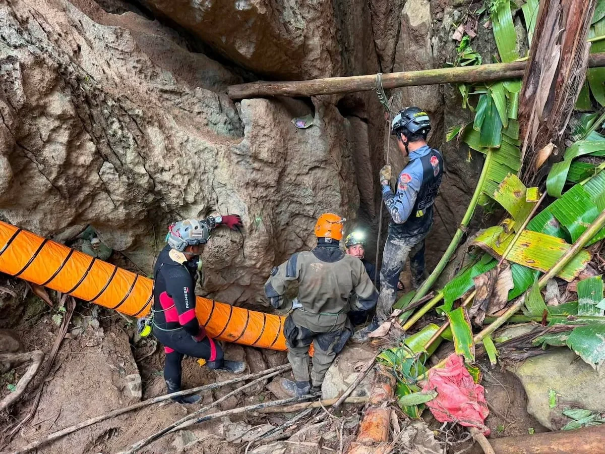 Five of the seven people trapped in a cave in Laos a week ago found alive
