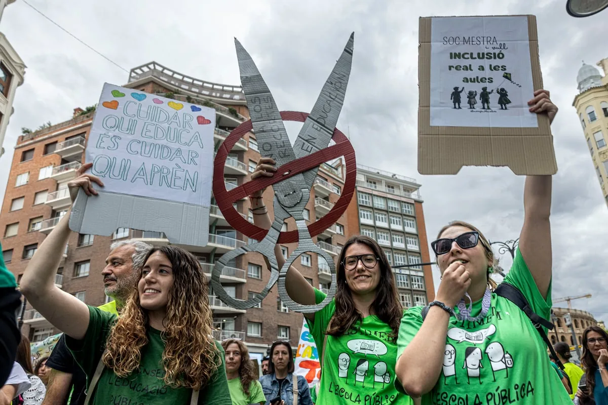 Valencian teachers in struggle: “In some centers we work in inhuman conditions. We demand dignity”