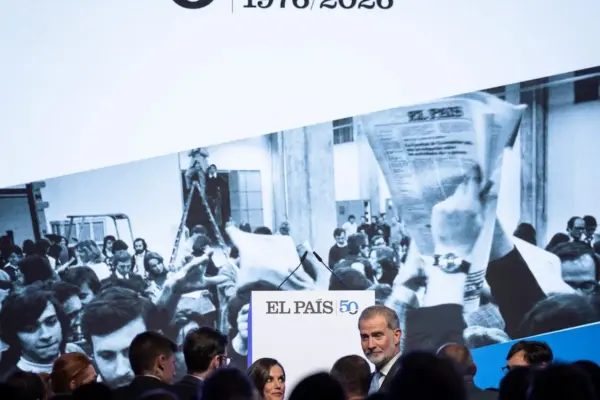 Night of emotions at the old royal shipyards of Barcelona for the 50th anniversary of EL PAÍS