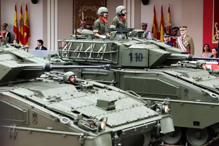 The King praises “the effort and brilliance” of Leonor de Borbón's military career