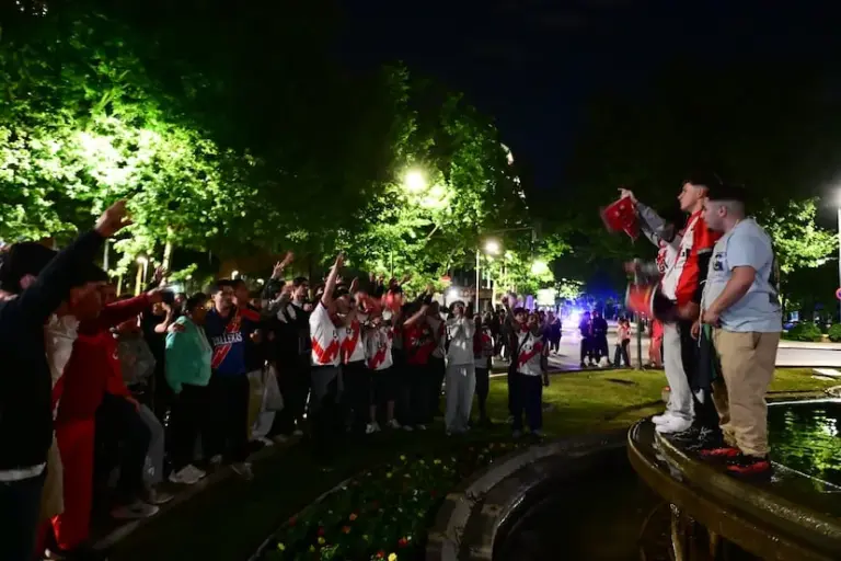 La tormenta perfecta del Rayo en Estrasburgo lleva a Vallecas a la final de la Conference
