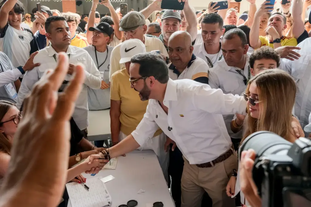 The Colombian right rallies behind the ultra Abelardo de la Espriella and turns its back on Álvaro Uribe