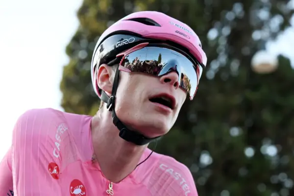 Vingegaard raises Pogacar's challenge, conquers the Giro, and becomes the winner of the three Grand Tours