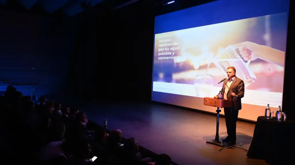 Municipalities and the private sector address solutions to Chile's water crisis
