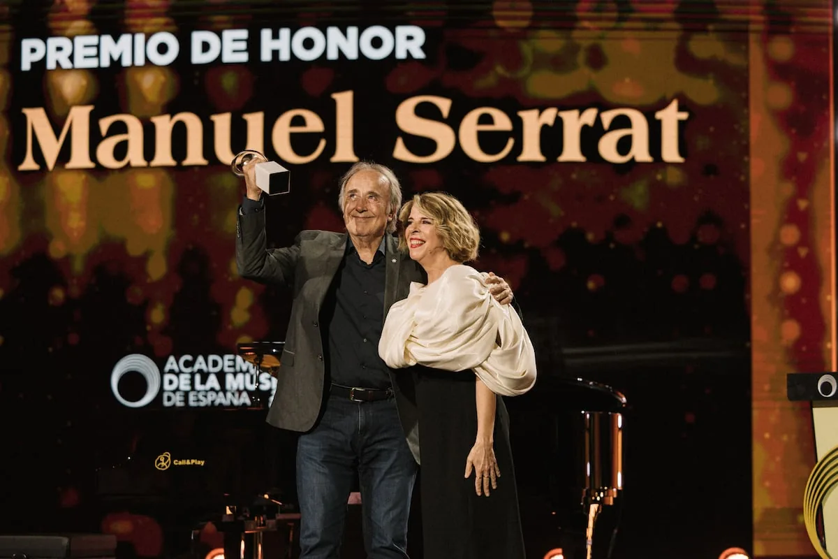 Rosalía sweeps the Music Awards, she does not attend the gala, but everything is made up for by Serrat's immense wisdom