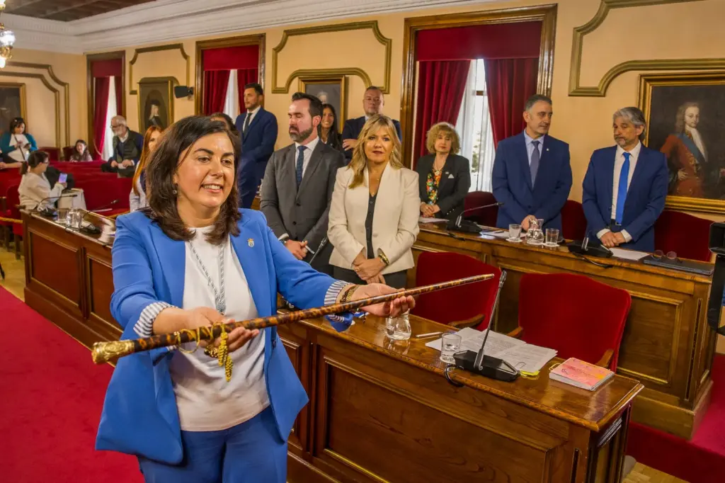The PP buries 27 years of left-wing governments in Lugo thanks to a pact with a socialist defector