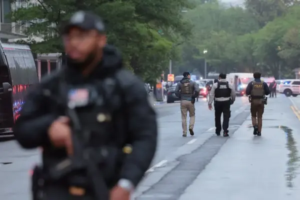 A shooting near the White House ends with the attacker dead and one injured