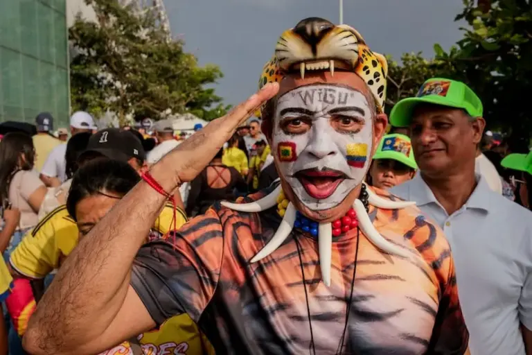 Abelardo de la Espriella closes his campaign with drones and gunpowder in Barranquilla: “I came to change politics forever”