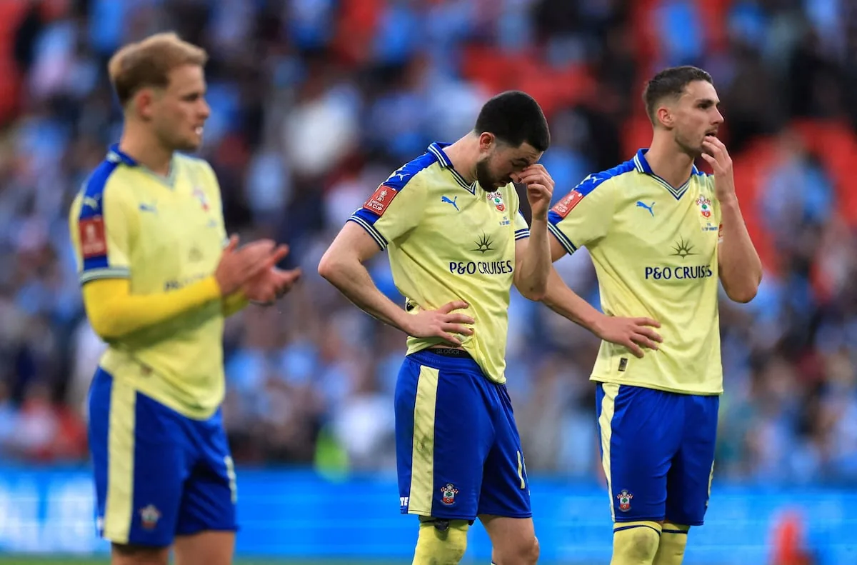 Southampton, expelled for a bizarre espionage attempt from the 'playoff' final to return to the Premier League