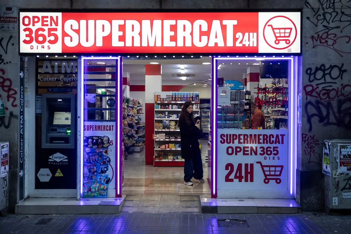 Barcelona suspends the granting of 24-hour supermarket licenses