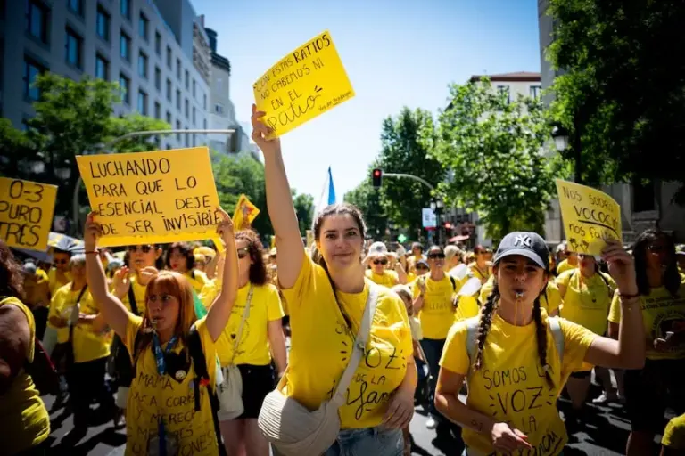 Early childhood educators take to the streets of Madrid for their labor dignity: "They talk a lot about mental health and have us overwhelmed"