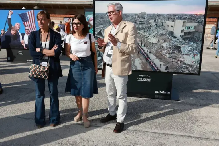 EL PAÍS jumps from the pages to the street