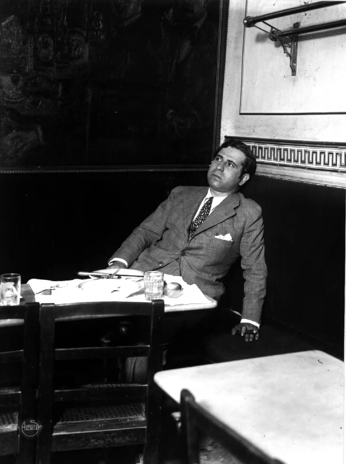 Too serious to laugh: the awkward place of humor in literature