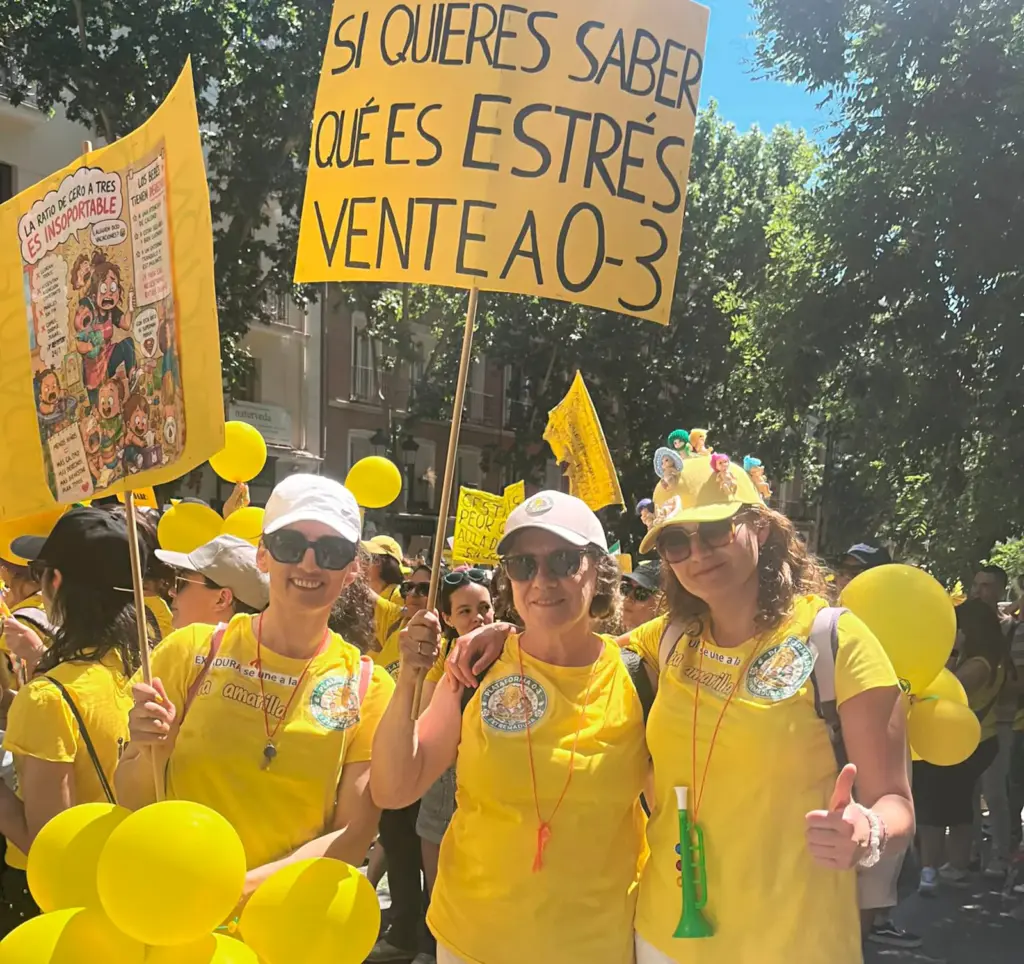 Early childhood educators take to the streets of Madrid for their labor dignity: "They talk a lot about mental health and have us overwhelmed"
