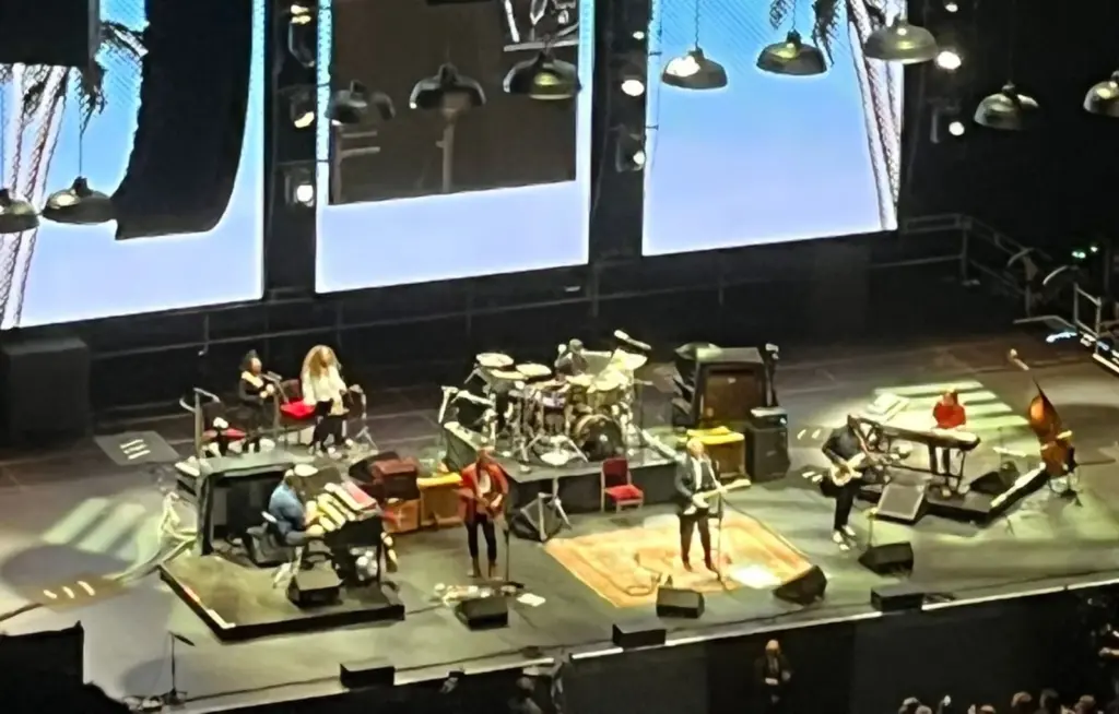 Eric Clapton offers a good concert in Madrid that is marred at the end by an incident