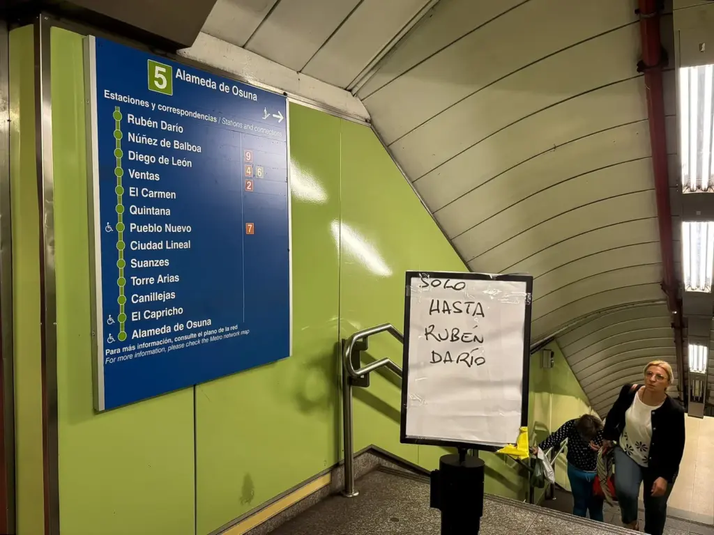 The incident in the metro sparks criticism from the opposition in the Community of Madrid: “It is the most serious suffered by the subway”