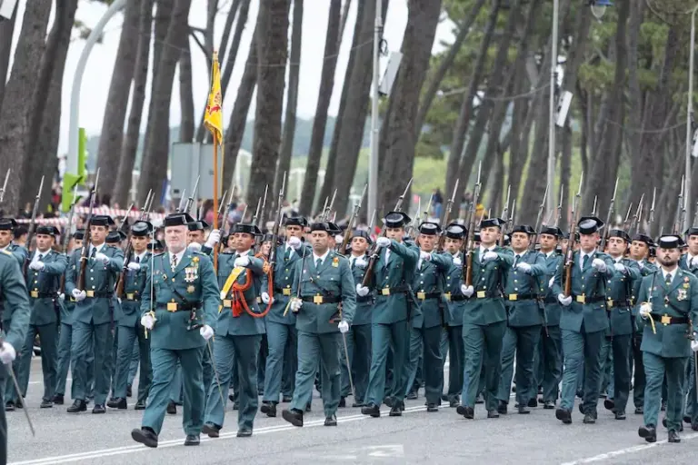 The King praises “the effort and brilliance” of Leonor de Borbón's military career