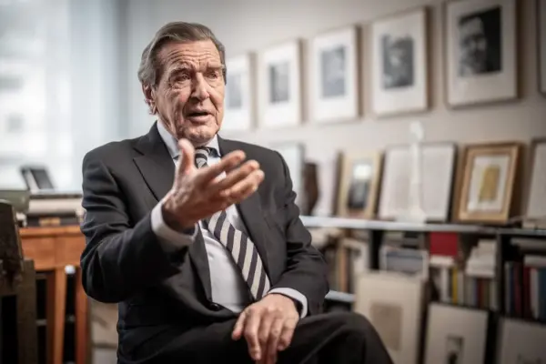 Schröder's Russian proposal as a mediator for Ukraine receives a double rejection from Germany and the EU