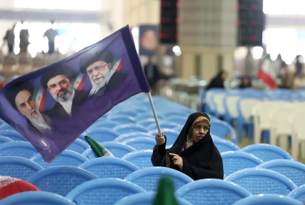 Iran accuses the US of violating the truce by attacking military targets and threatens to respond