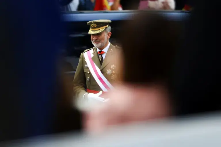 The King praises “the effort and brilliance” of Leonor de Borbón's military career