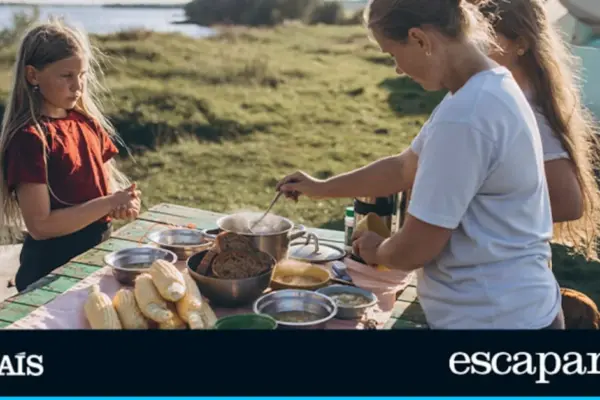 With cutting board, cups, and peeler: this is the most complete kitchen utensil set for camping this summer