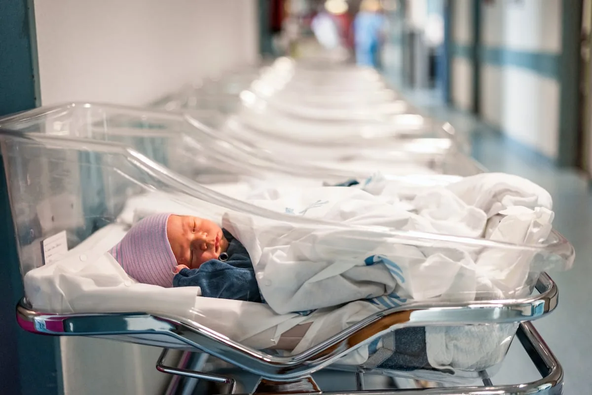 A hospital in Brazil, ordered to compensate two families for mistakenly swapping their babies at birth