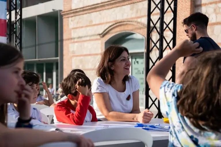 EL PAÍS jumps from the pages to the street