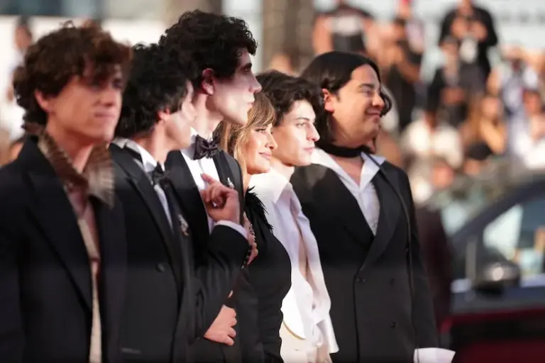 Los Javis win the Best Director Award at Cannes with ‘La bola negra’