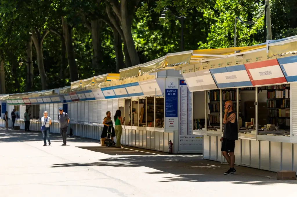 The Madrid Book Fair faces a challenging edition with concern due to the Pope's visit