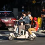 Who does the new Mexico City requirement for plates and licenses for electric scooters and motorcycles apply to?