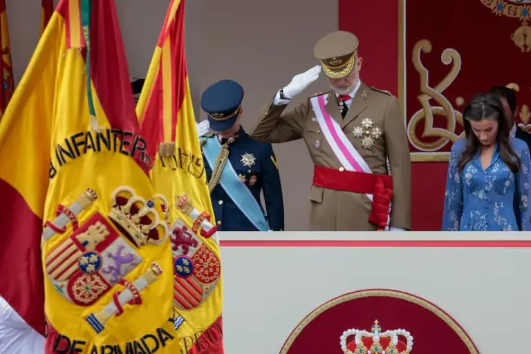The King praises “the effort and brilliance” of Leonor de Borbón's military career